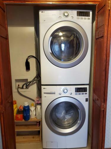 Spacious 4b Harvard Apartment