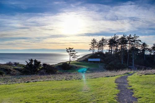 Beaches Inn | Orca Bay Townhouse