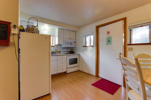Beaches Inn | Captains Cove Cottage 9
