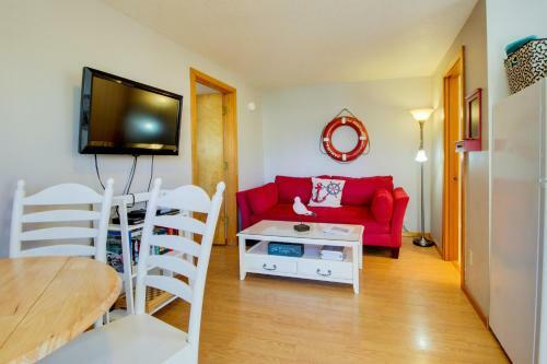 Beaches Inn | Captains Cove Cottage 9