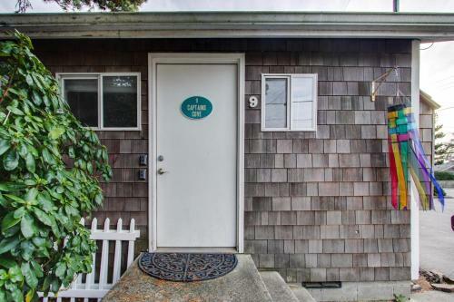 Beaches Inn | Captains Cove Cottage 9