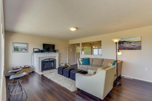 Hemlock Modern Beach House