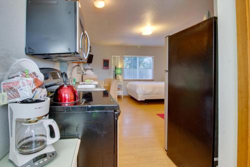 Beaches Inn | Pirates Cove Cabana 8