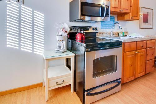 Beaches Inn | Pirates Cove Cabana 8