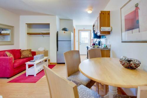 Beaches Inn | Pirates Cove Cabana 8