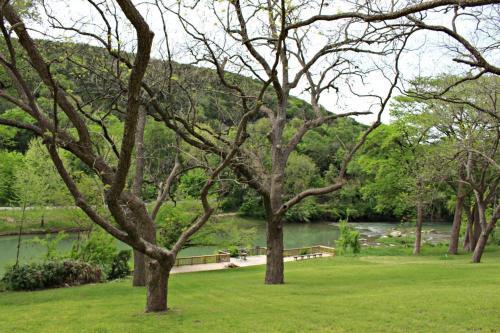 Guadalupe River Getaway Home