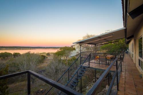 Hacienda Lake Lodge Home