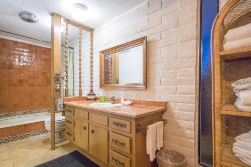 Hacienda Lake Lodge Home