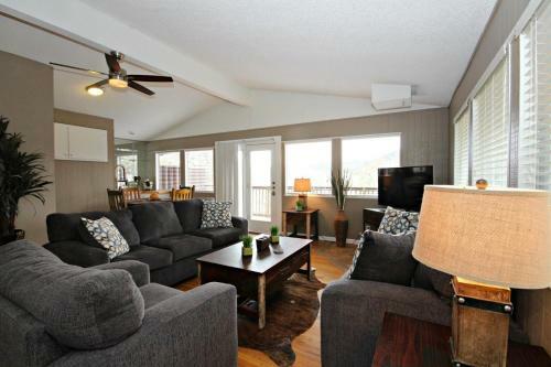 Ricks River Haus Home