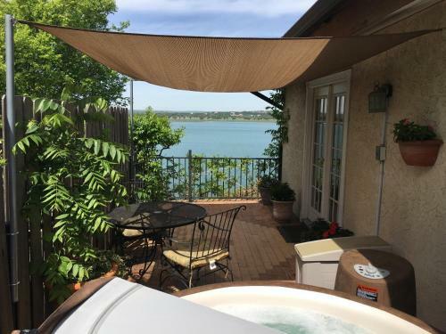 Lakehouse Bed And Breakfast