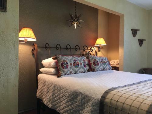 Lakehouse Bed And Breakfast