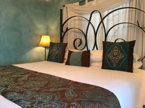 Lakehouse Bed And Breakfast