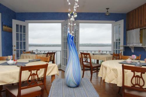 Lakehouse Bed And Breakfast