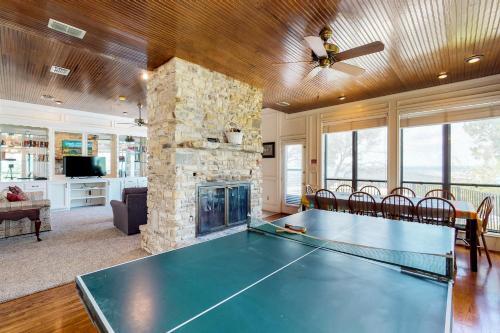 Maverick Mountaintop Retreat