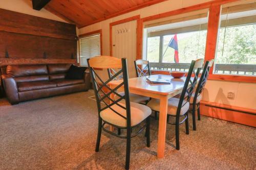 Brettelberg Slopeside Condos E8