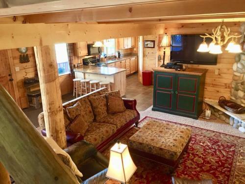 Lakefront Retreat - 518 Henglow