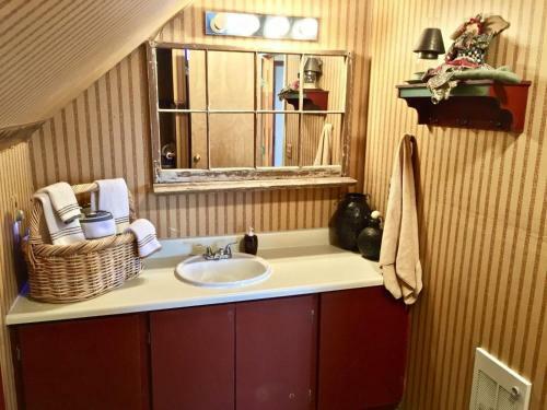 Lakefront Retreat - 518 Henglow