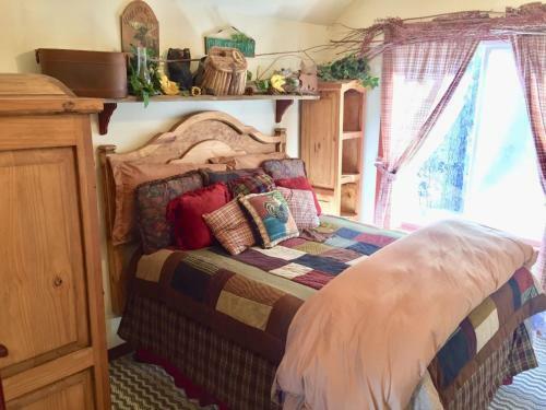 Lakefront Retreat - 518 Henglow