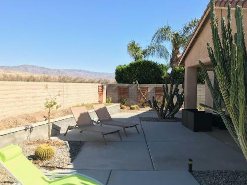 Gorgeous 3 Bedroom Home With Pool