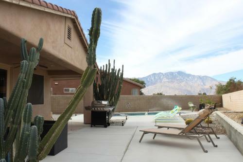 Gorgeous 3 Bedroom Home With Pool