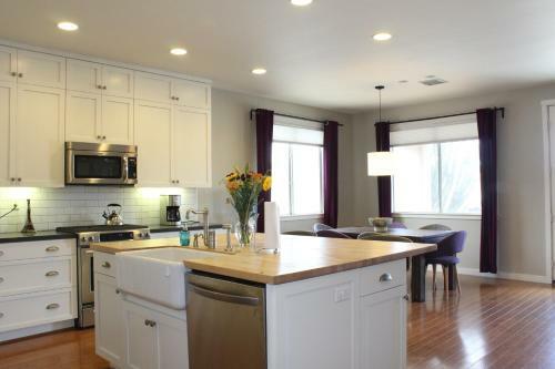 Gorgeous 3 Bedroom Home With Pool