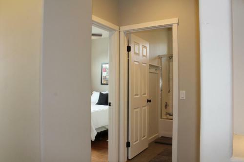 Gorgeous 3 Bedroom Home With Pool