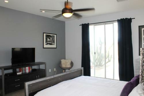 Gorgeous 3 Bedroom Home With Pool
