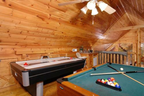 Wow !! What A Cabin #255 - Two Bedroom Cabin