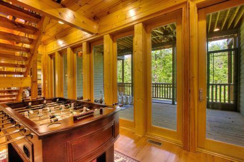 Birds Creek Mansion #650 - Six Bedroom Cabin
