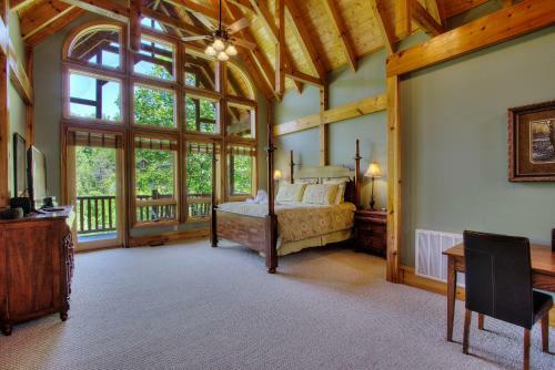 Birds Creek Mansion #650 - Six Bedroom Cabin
