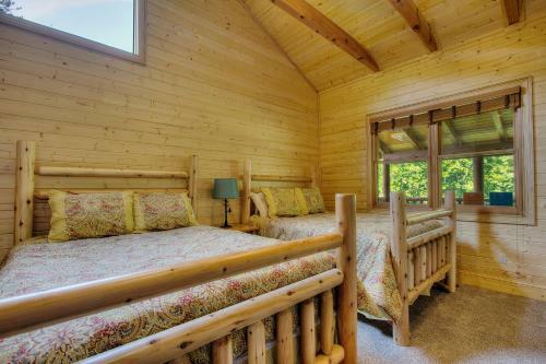Birds Creek Mansion #650 - Six Bedroom Cabin