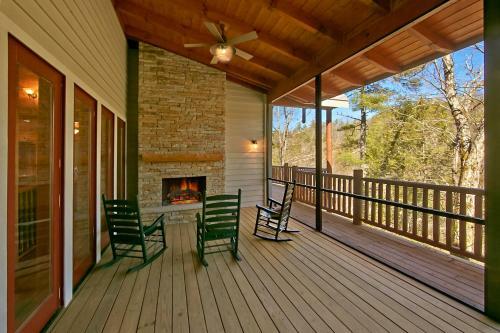Birds Creek Mansion #650 - Six Bedroom Cabin
