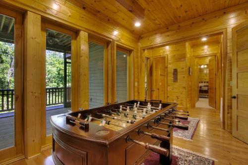 Birds Creek Mansion #650 - Six Bedroom Cabin