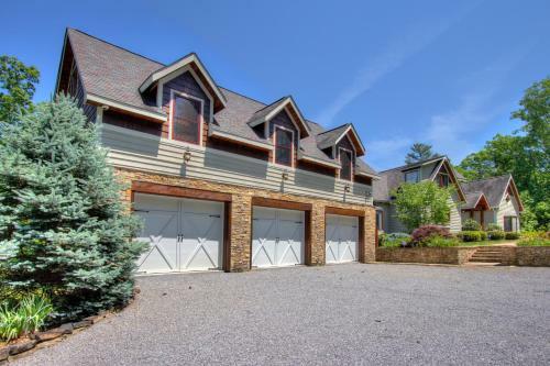 Birds Creek Mansion #650 - Six Bedroom Cabin