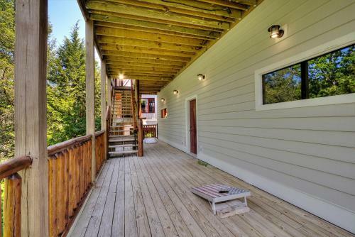 Birds Creek Mansion #650 - Six Bedroom Cabin