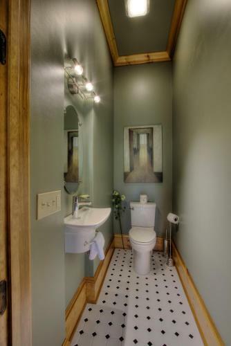 Birds Creek Mansion #650 - Six Bedroom Cabin