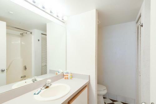 Sunrise Suites Tierra Bomba Suite #403