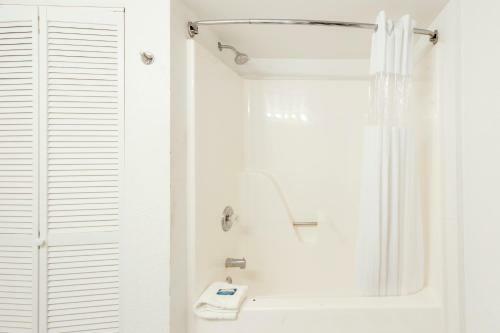 Sunrise Suites Tierra Bomba Suite #403