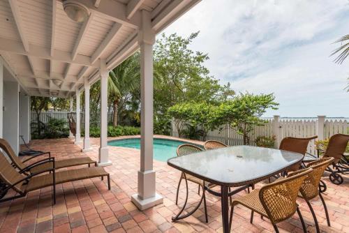 Coastal Comfort @ Key Cove