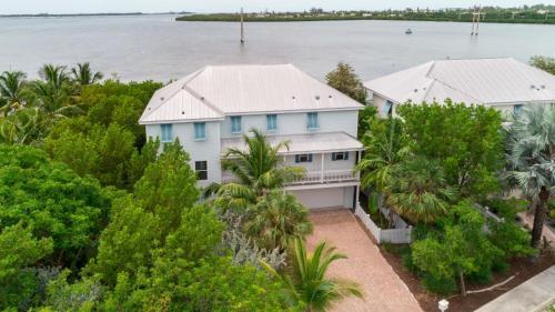 Coastal Comfort @ Key Cove