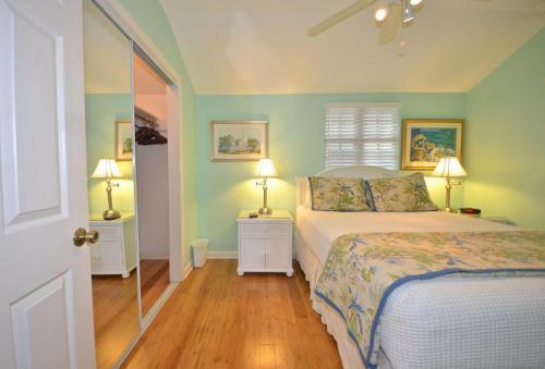 Duval Street Retreat