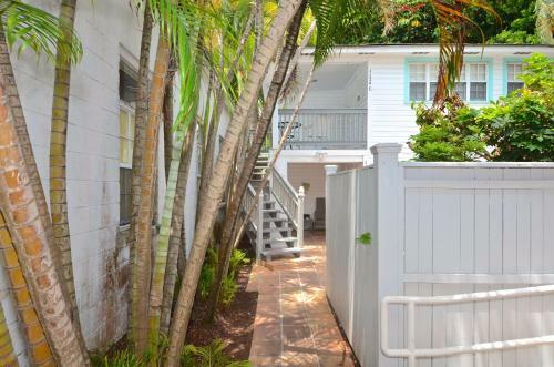 Duval Street Retreat