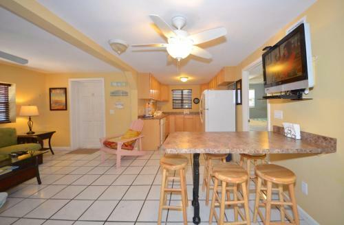 Duval Street Retreat