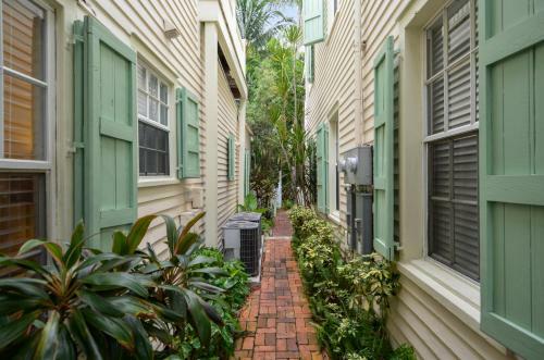 Paradise Place (condo)