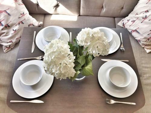 2 Bedroom, Beautiful Patio, Pool, Beach, Marina