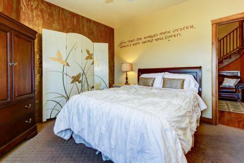 Henley Manor #102