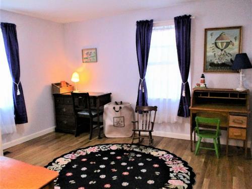 387 Strawberry Hill - 4 Bedroom