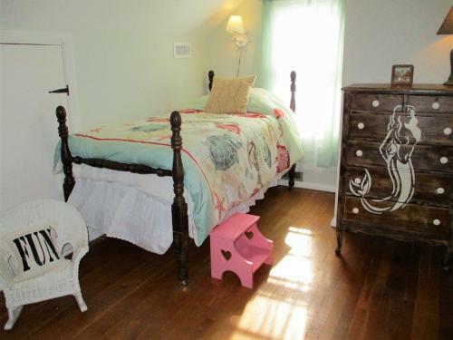 387 Strawberry Hill - 4 Bedroom