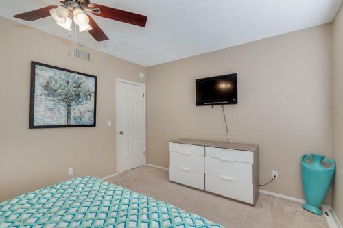 Apartamento 1 Bedroom Condo Large Living Room