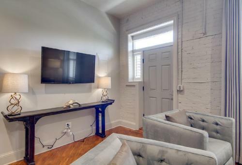 563 King Signature Apartments